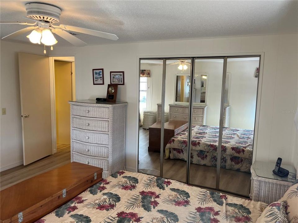 待售: $175,000 (2 贝兹, 2 浴室, 1296 平方英尺)