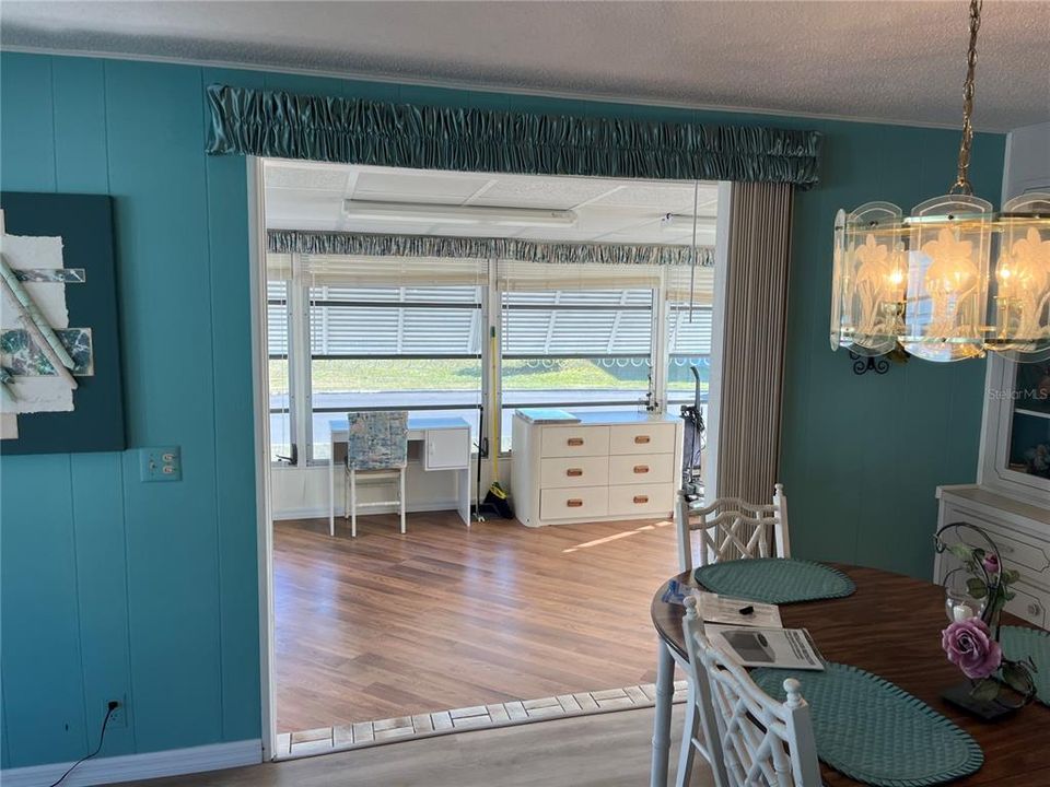 待售: $175,000 (2 贝兹, 2 浴室, 1296 平方英尺)