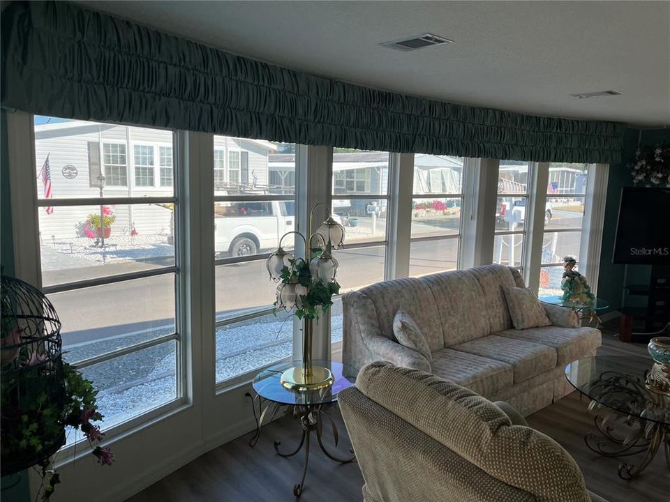 待售: $175,000 (2 贝兹, 2 浴室, 1296 平方英尺)