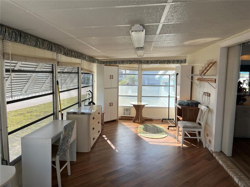 待售: $175,000 (2 贝兹, 2 浴室, 1296 平方英尺)