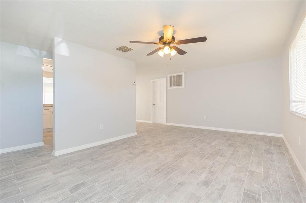 For Rent: $1,565 (2 beds, 1 baths, 1297 Square Feet)