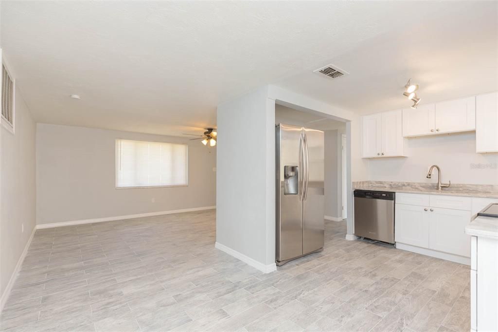 For Rent: $1,565 (2 beds, 1 baths, 1297 Square Feet)
