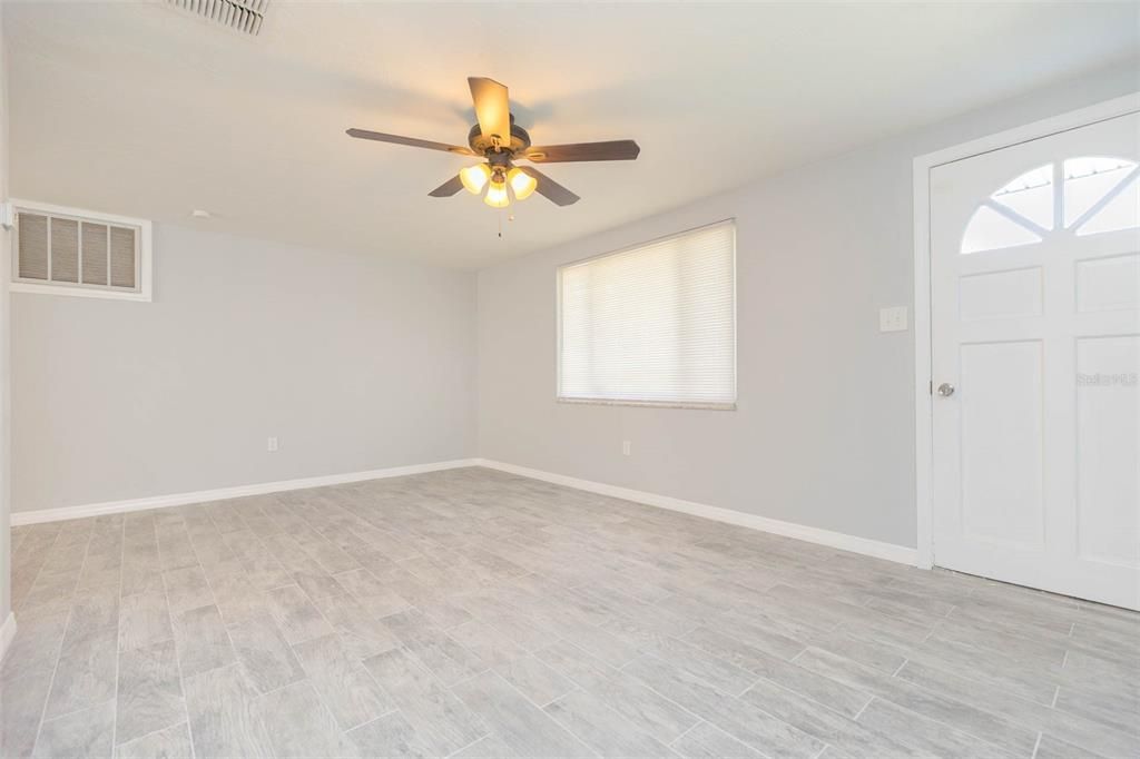 For Rent: $1,565 (2 beds, 1 baths, 1297 Square Feet)