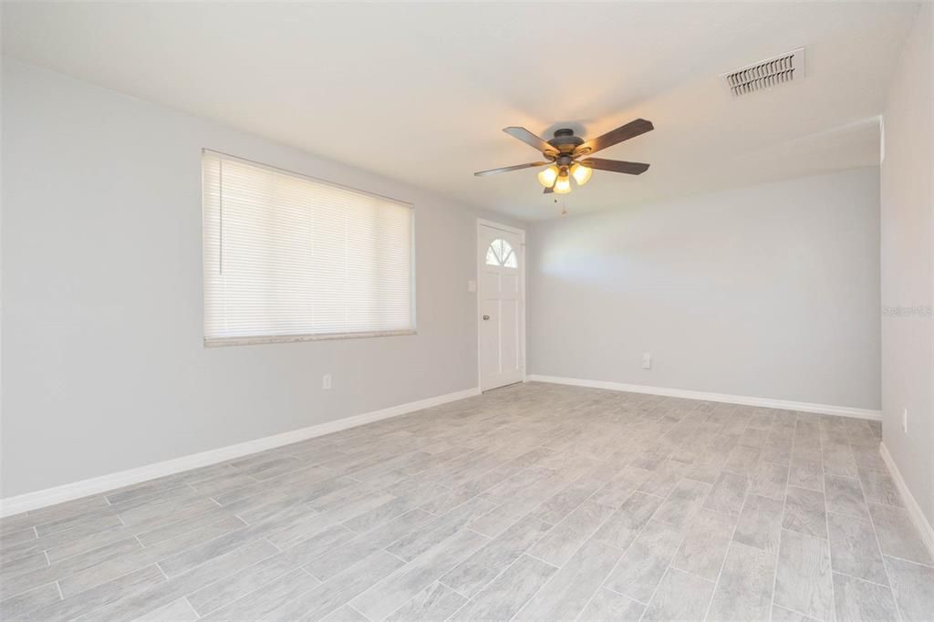 For Rent: $1,565 (2 beds, 1 baths, 1297 Square Feet)