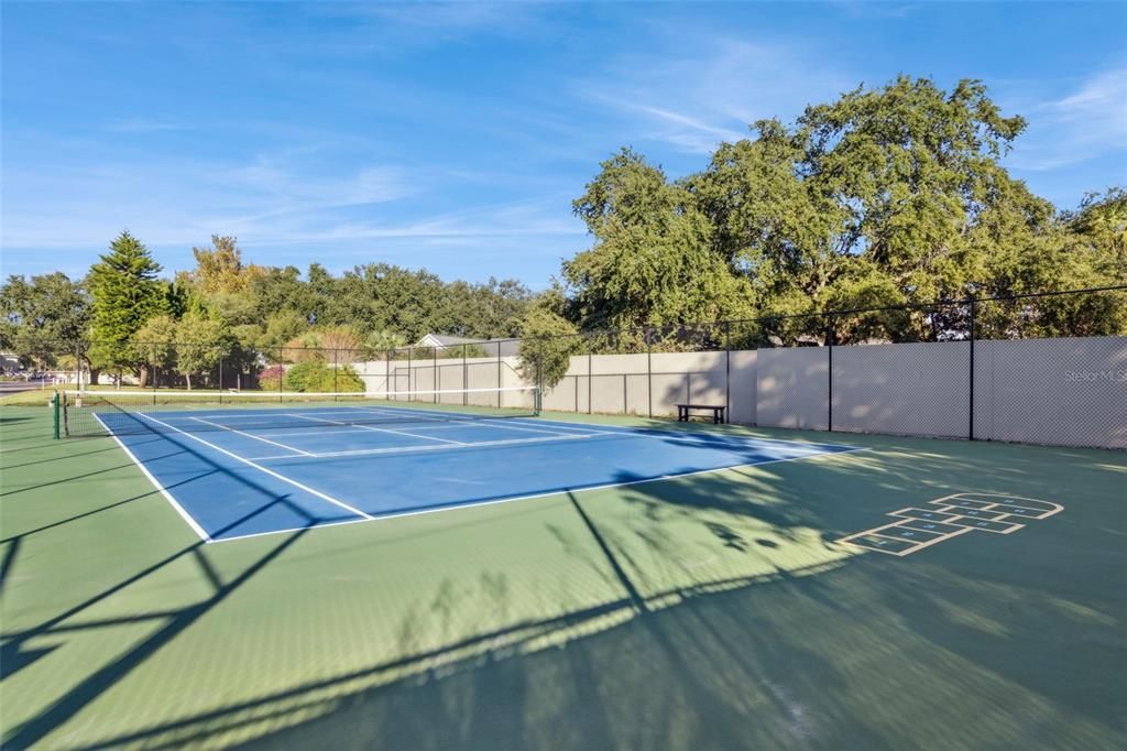 Active With Contract: $184,000 (2 beds, 1 baths, 920 Square Feet)