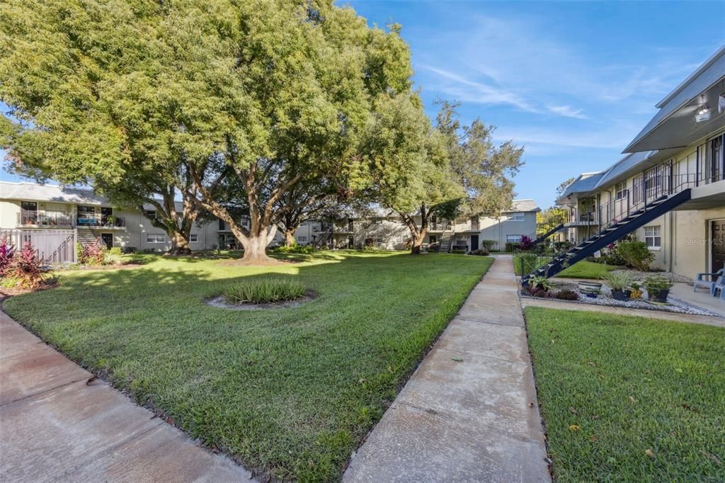 Active With Contract: $184,000 (2 beds, 1 baths, 920 Square Feet)