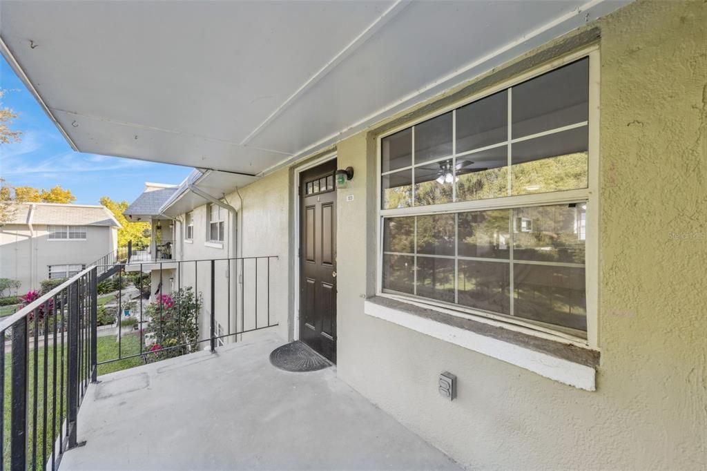 Active With Contract: $184,000 (2 beds, 1 baths, 920 Square Feet)