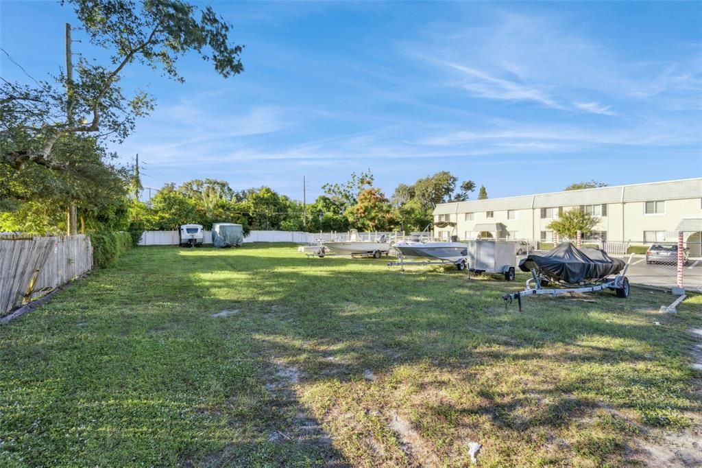 Active With Contract: $184,000 (2 beds, 1 baths, 920 Square Feet)