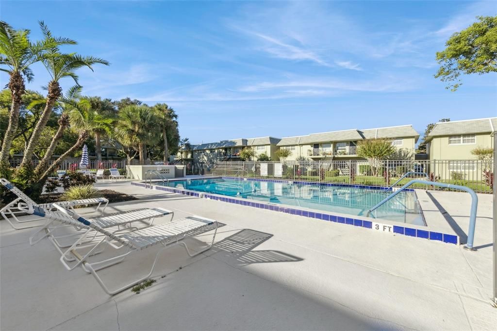 Active With Contract: $184,000 (2 beds, 1 baths, 920 Square Feet)