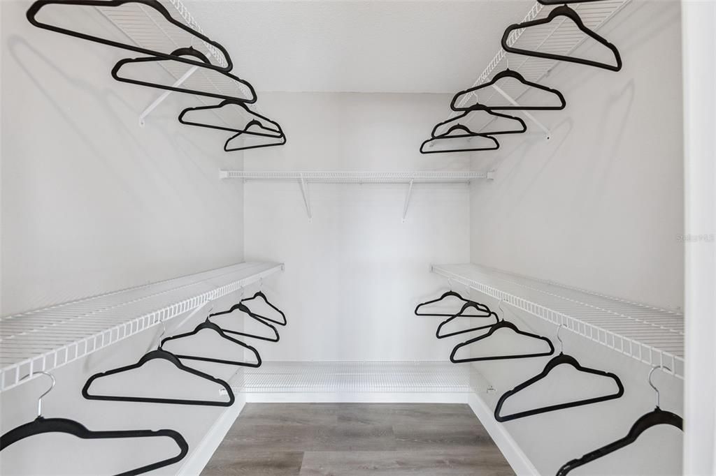 Active With Contract: $184,000 (2 beds, 1 baths, 920 Square Feet)