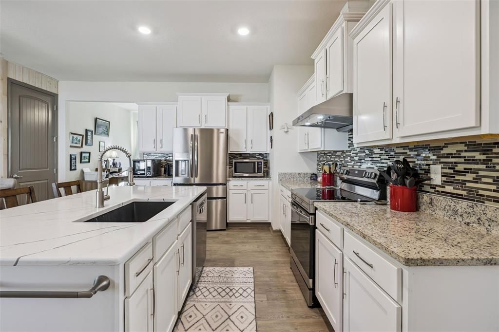 Activo con contrato: $415,000 (3 camas, 2 baños, 1621 Pies cuadrados)