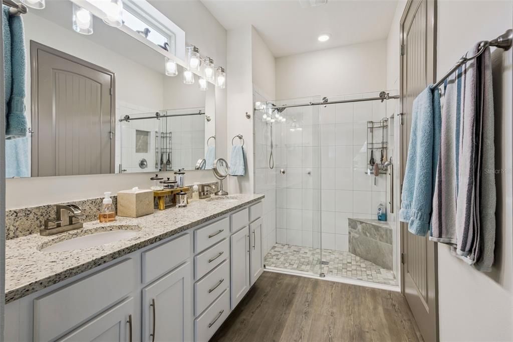 Activo con contrato: $415,000 (3 camas, 2 baños, 1621 Pies cuadrados)