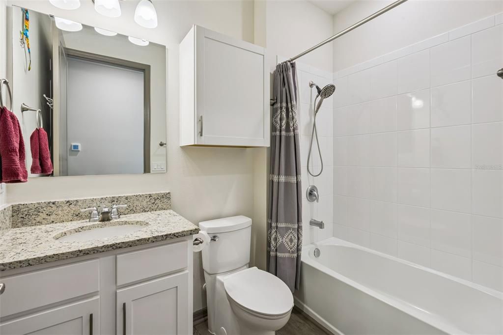 Activo con contrato: $415,000 (3 camas, 2 baños, 1621 Pies cuadrados)