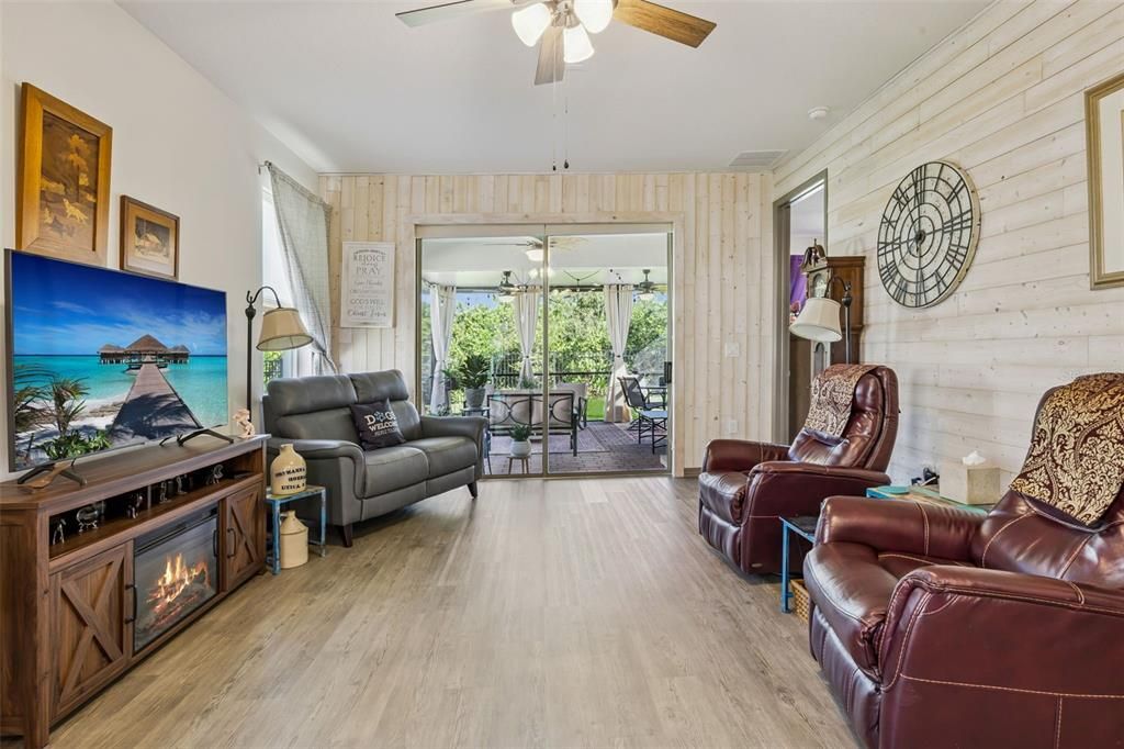 Activo con contrato: $415,000 (3 camas, 2 baños, 1621 Pies cuadrados)