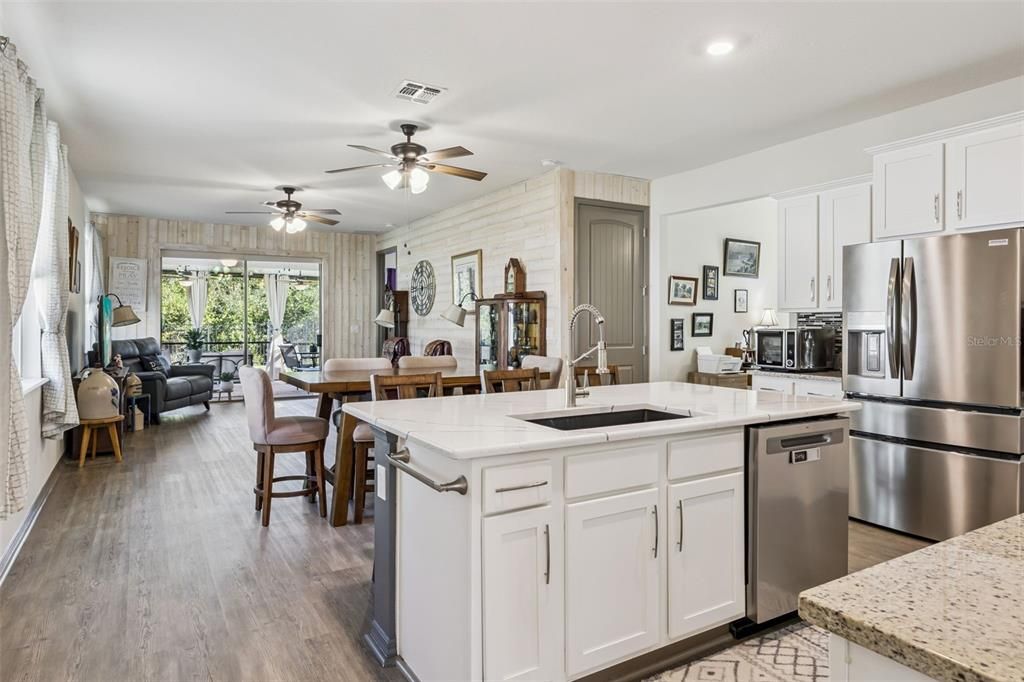 Activo con contrato: $415,000 (3 camas, 2 baños, 1621 Pies cuadrados)