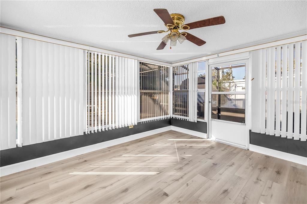 На продажу: $359,000 (3 спален, 2 ванн, 1232 Квадратных фут)