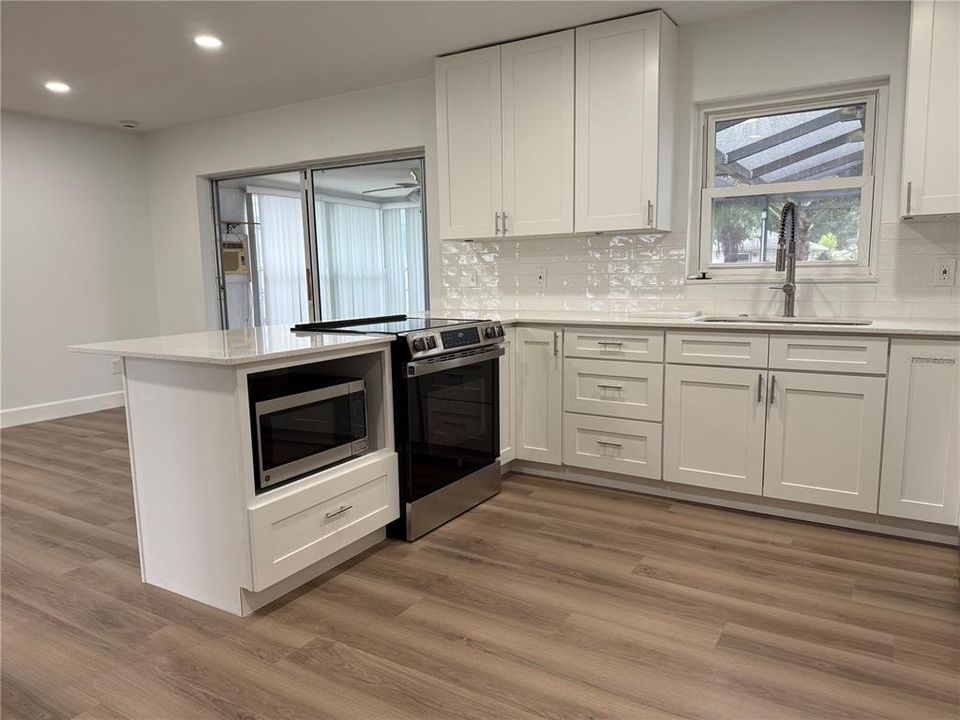 На продажу: $359,000 (3 спален, 2 ванн, 1232 Квадратных фут)