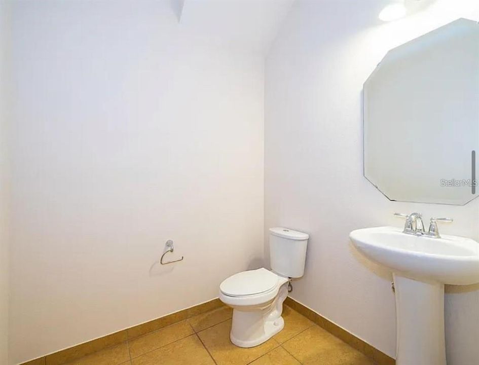 For Rent: $2,700 (3 beds, 2 baths, 1725 Square Feet)