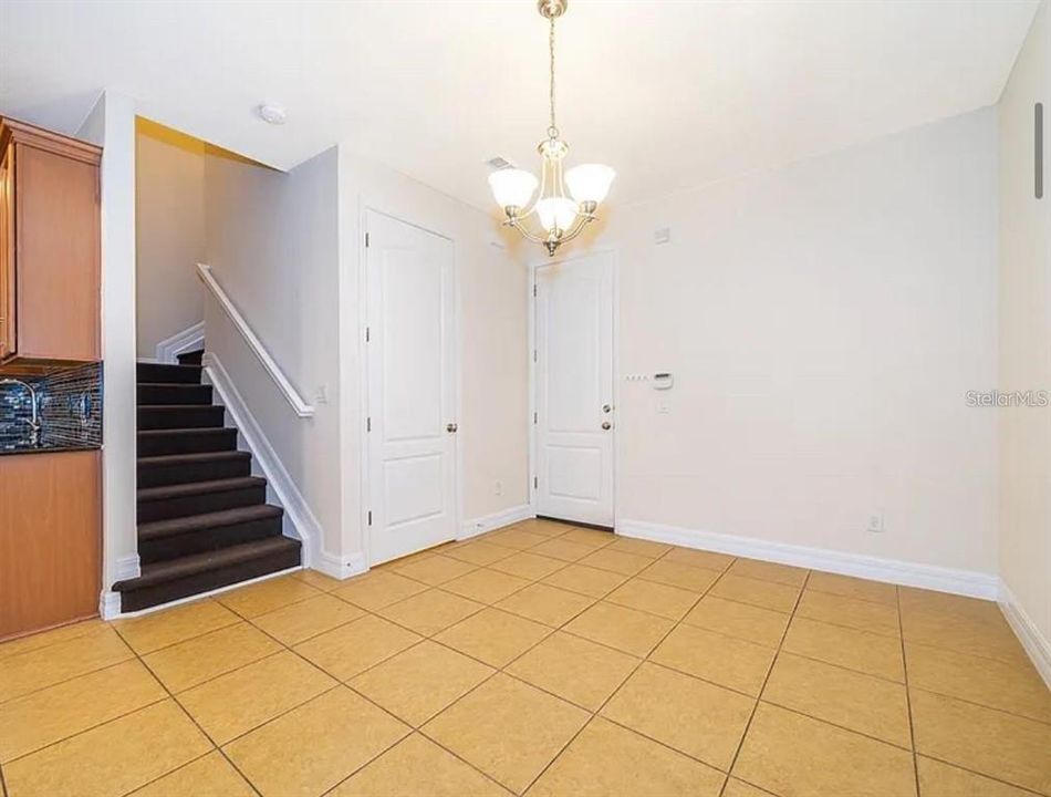 For Rent: $2,700 (3 beds, 2 baths, 1725 Square Feet)