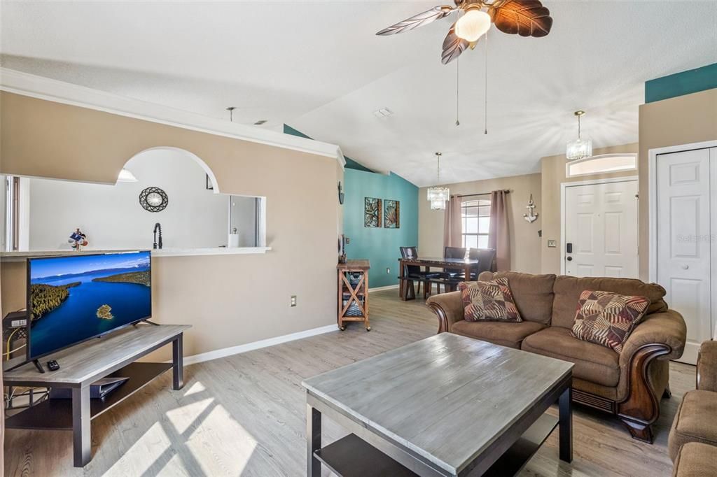 Active With Contract: $330,000 (4 beds, 2 baths, 1738 Square Feet)