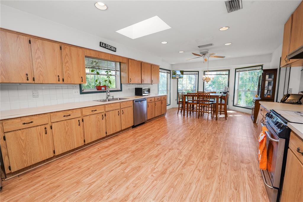 待售: $499,000 (3 贝兹, 2 浴室, 3153 平方英尺)