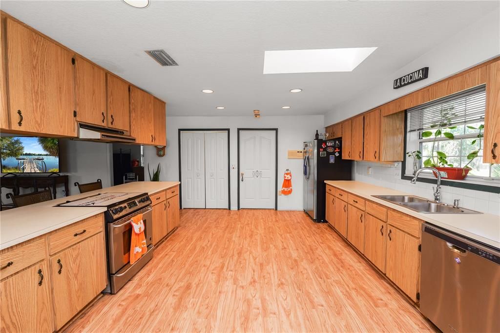 待售: $499,000 (3 贝兹, 2 浴室, 3153 平方英尺)