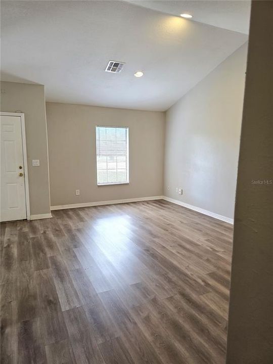 For Rent: $1,800 (3 beds, 2 baths, 1168 Square Feet)