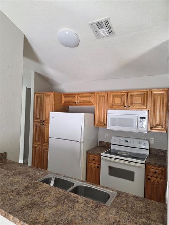 For Rent: $1,800 (3 beds, 2 baths, 1168 Square Feet)