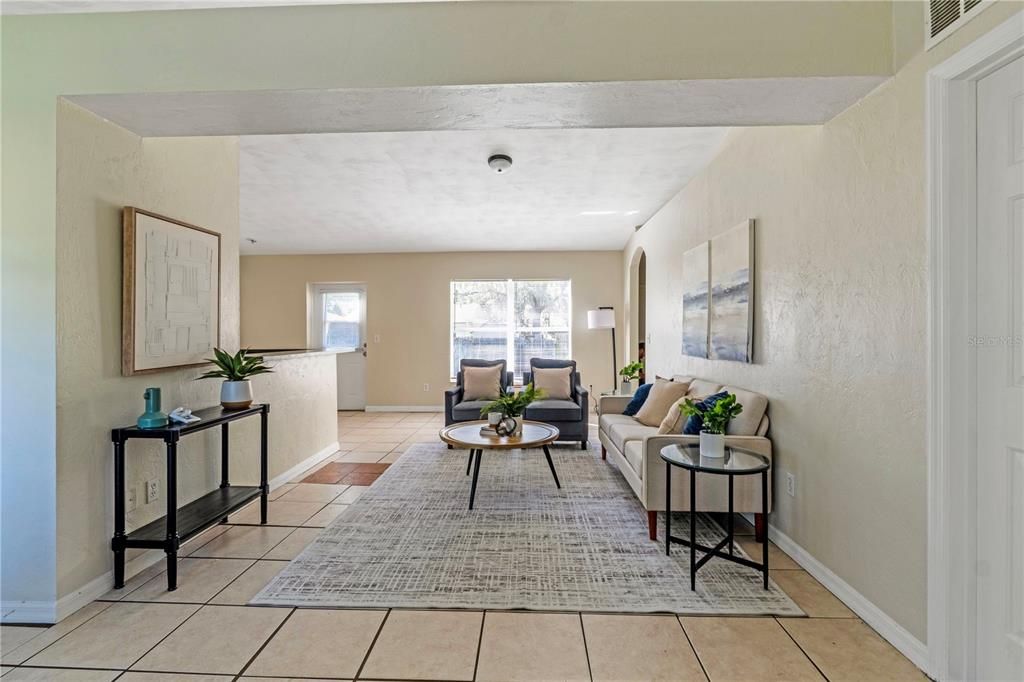 На продажу: $269,900 (4 спален, 2 ванн, 1414 Квадратных фут)