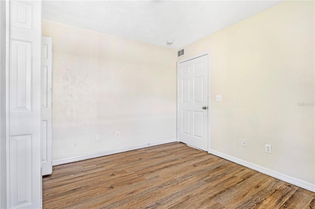 На продажу: $269,900 (4 спален, 2 ванн, 1414 Квадратных фут)