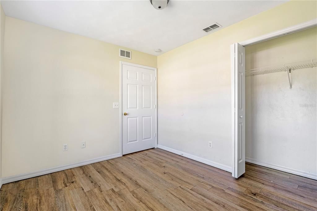 На продажу: $269,900 (4 спален, 2 ванн, 1414 Квадратных фут)