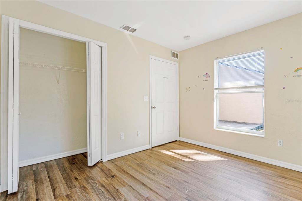 На продажу: $269,900 (4 спален, 2 ванн, 1414 Квадратных фут)