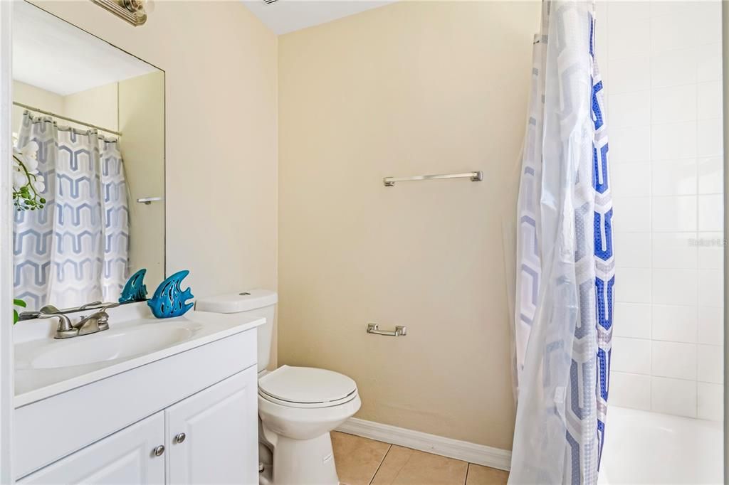 На продажу: $269,900 (4 спален, 2 ванн, 1414 Квадратных фут)