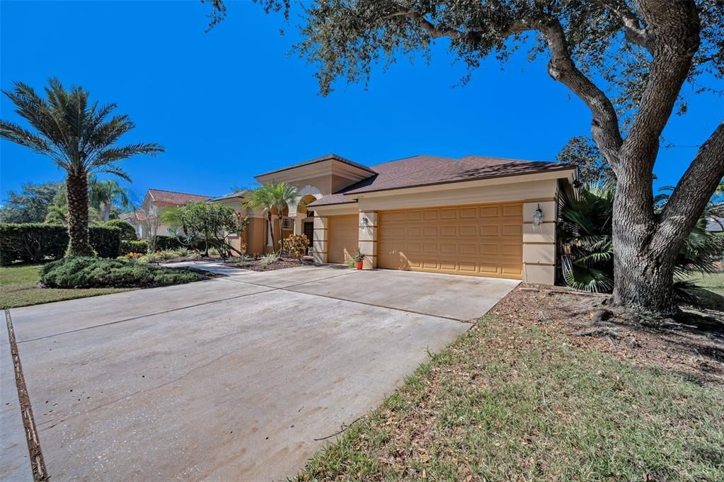Active With Contract: $809,900 (4 beds, 3 baths, 2698 Square Feet)