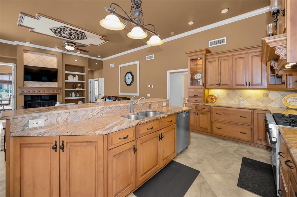 Active With Contract: $809,900 (4 beds, 3 baths, 2698 Square Feet)