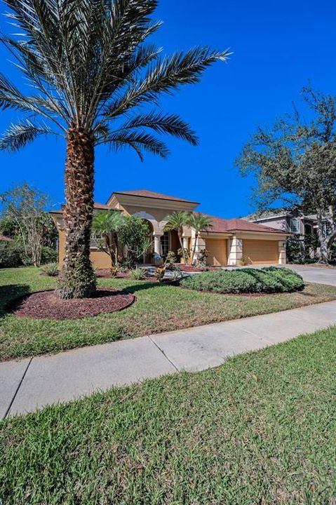Active With Contract: $809,900 (4 beds, 3 baths, 2698 Square Feet)