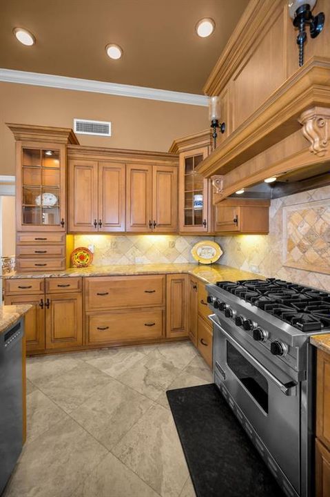 Active With Contract: $809,900 (4 beds, 3 baths, 2698 Square Feet)