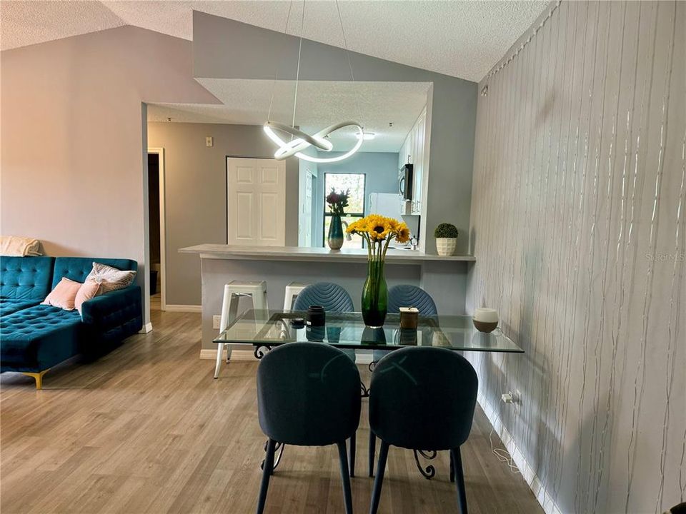 For Sale: $208,000 (2 beds, 2 baths, 972 Square Feet)