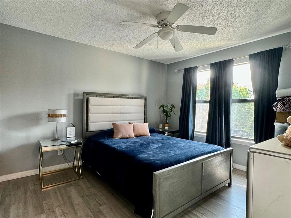 For Sale: $208,000 (2 beds, 2 baths, 972 Square Feet)