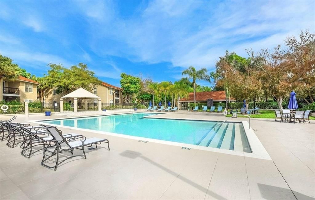 For Sale: $208,000 (2 beds, 2 baths, 972 Square Feet)