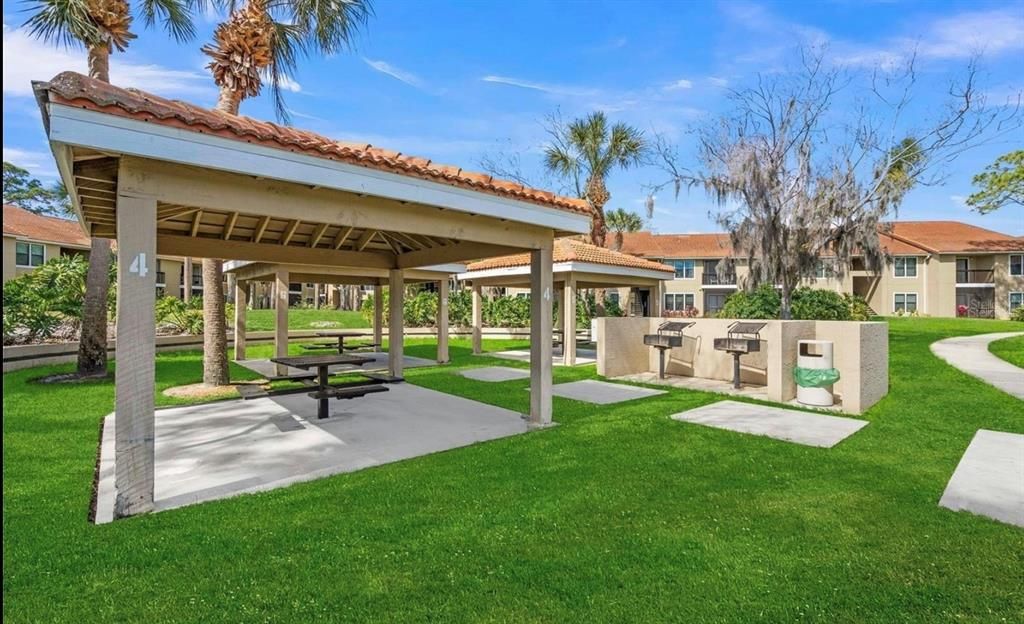 For Sale: $208,000 (2 beds, 2 baths, 972 Square Feet)