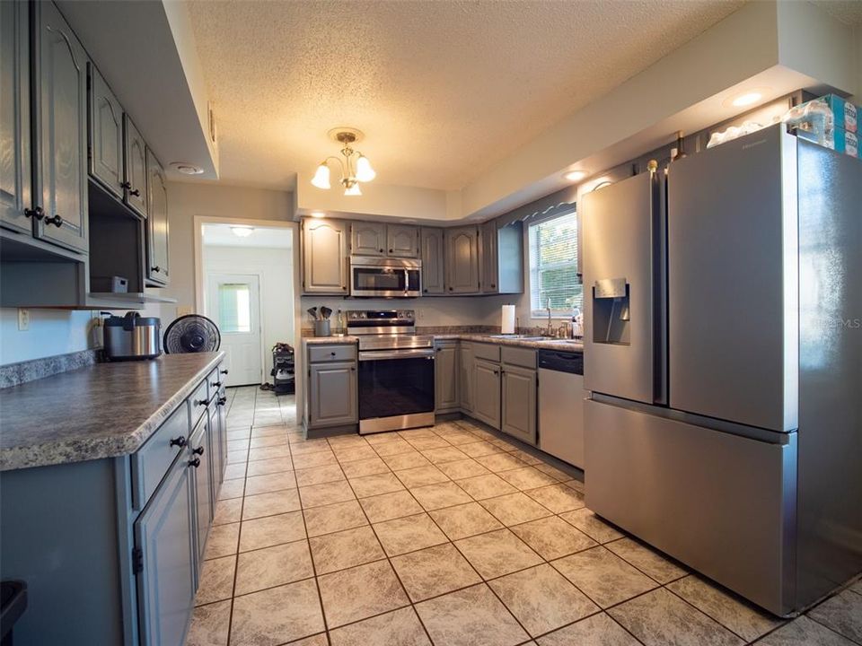 待售: $249,999 (3 贝兹, 1 浴室, 1448 平方英尺)