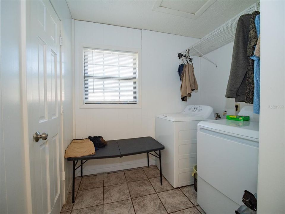 待售: $249,999 (3 贝兹, 1 浴室, 1448 平方英尺)