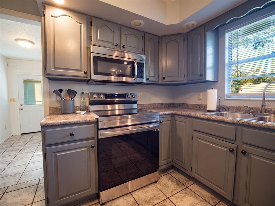 待售: $249,999 (3 贝兹, 1 浴室, 1448 平方英尺)