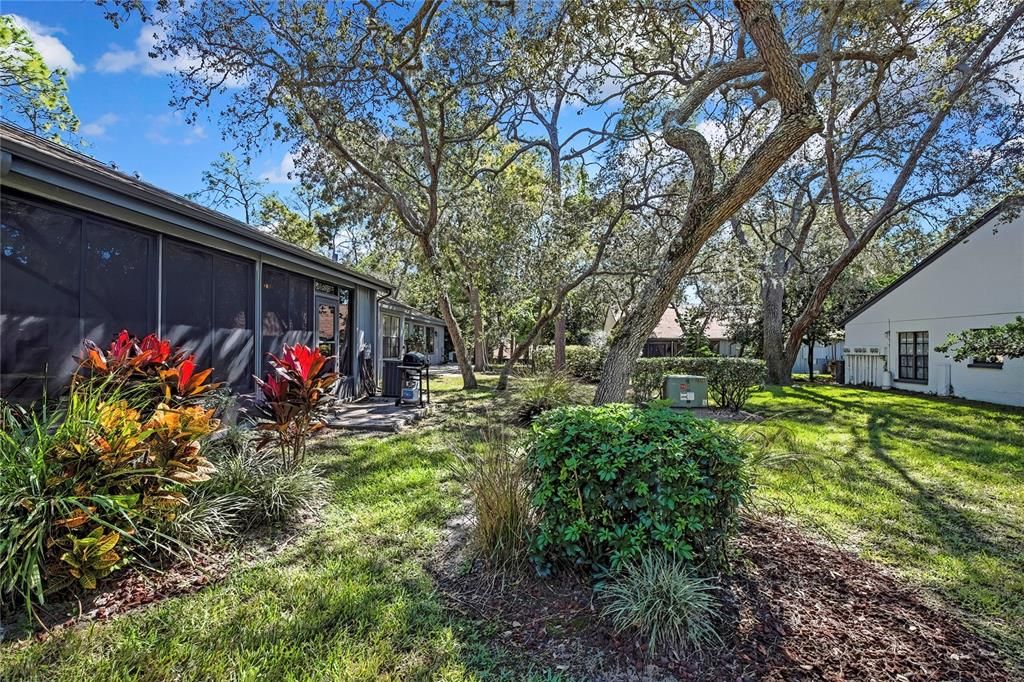 合同活跃: $199,999 (2 贝兹, 2 浴室, 995 平方英尺)