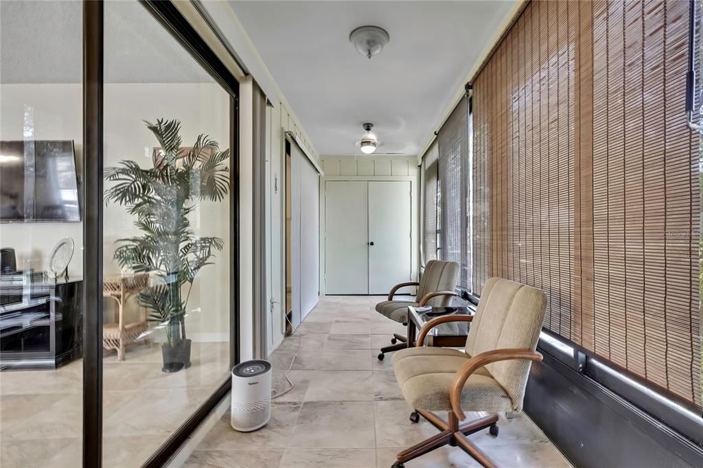 合同活跃: $199,999 (2 贝兹, 2 浴室, 995 平方英尺)