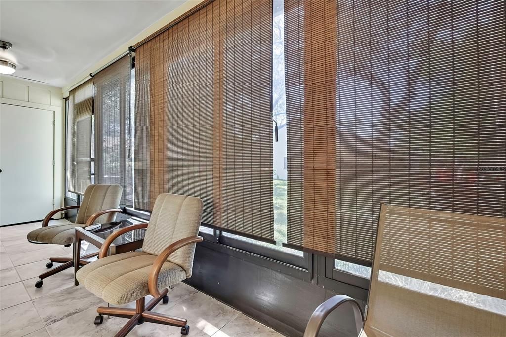 合同活跃: $199,999 (2 贝兹, 2 浴室, 995 平方英尺)