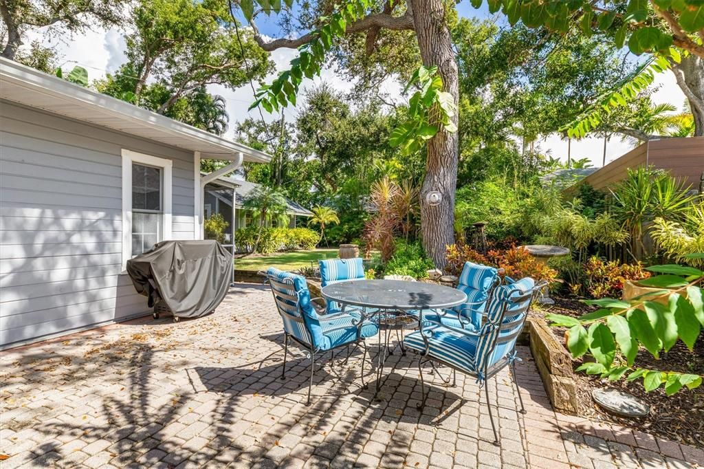 For Sale: $1,150,000 (4 beds, 3 baths, 2331 Square Feet)