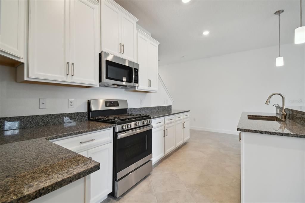 For Sale: $365,000 (3 beds, 2 baths, 2319 Square Feet)