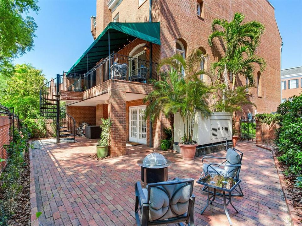 En Venta: $2,149,998 (4 camas, 4 baños, 4689 Pies cuadrados)